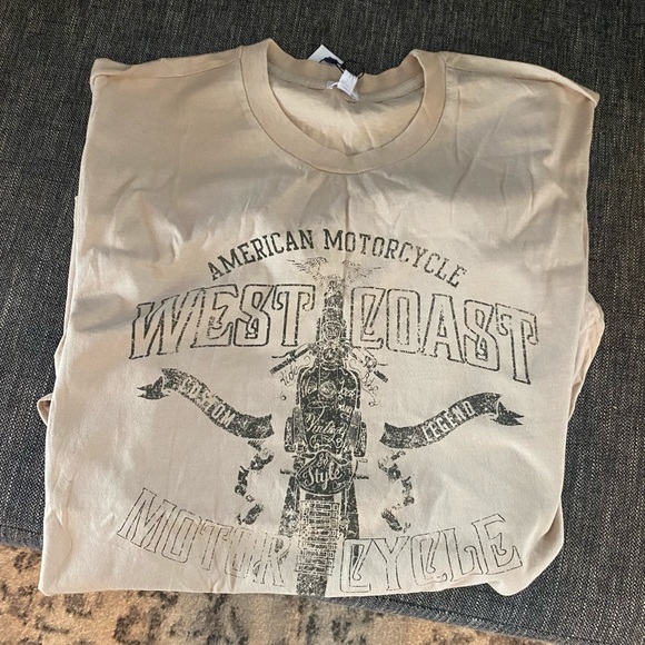 NWT garage graphic tee - Picture 2 of 2